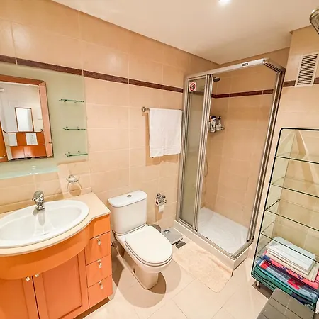 Modern 2 Bed With Large Terrace 贝尼卡西姆